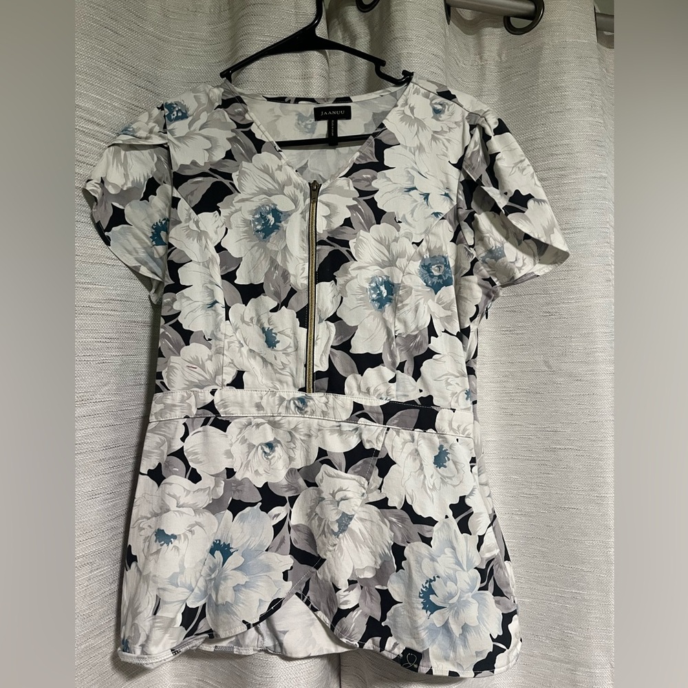 Jaanuu scrub top
